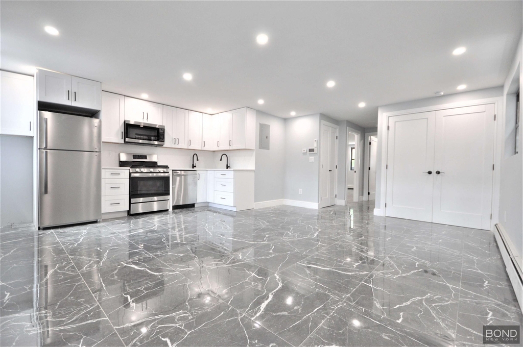 135 East 46th Street - Photo 1