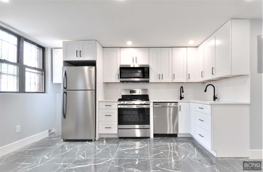 135 East 46th Street - Photo 2