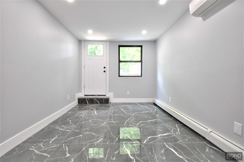 135 East 46th Street - Photo 5