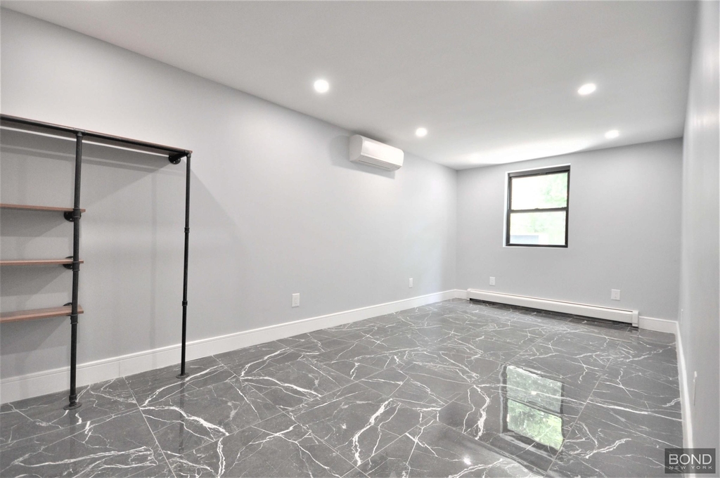 135 East 46th Street - Photo 4