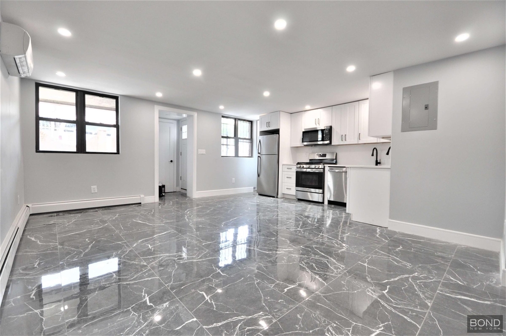 135 East 46th Street - Photo 0