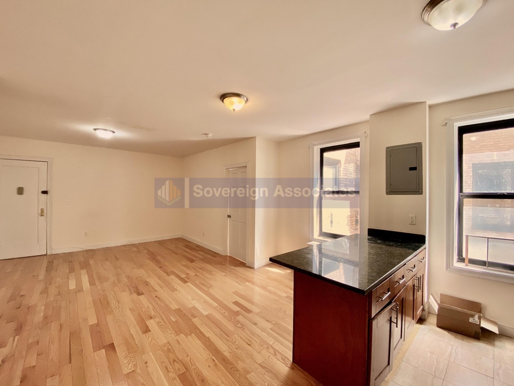 686 West 204th Street - Photo 6