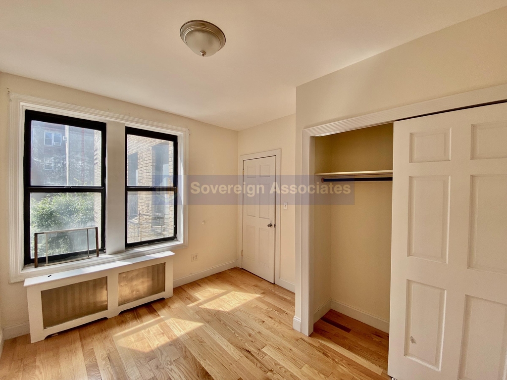 686 West 204th Street - Photo 8
