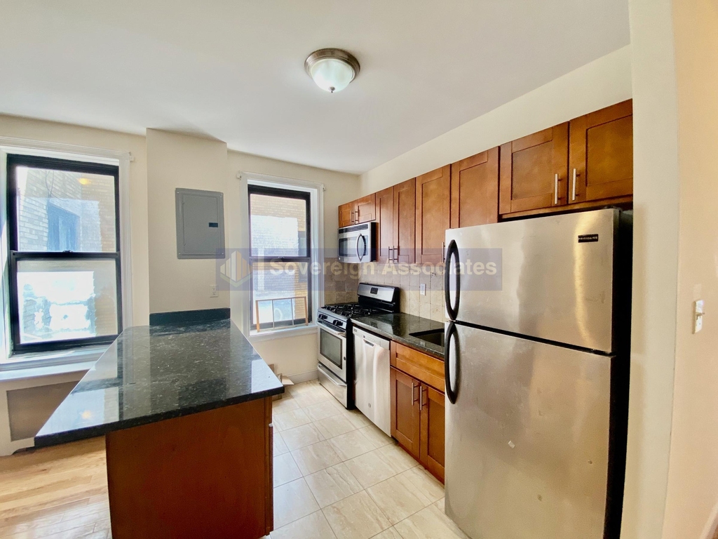 686 West 204th Street - Photo 4