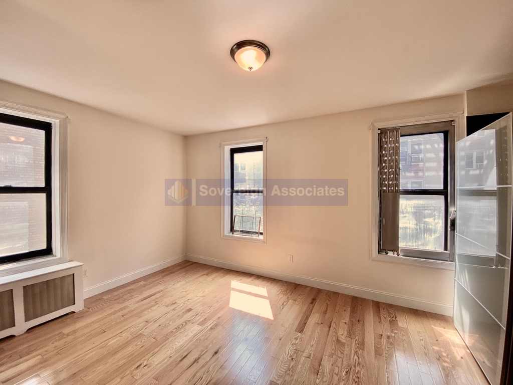 686 West 204th Street - Photo 10