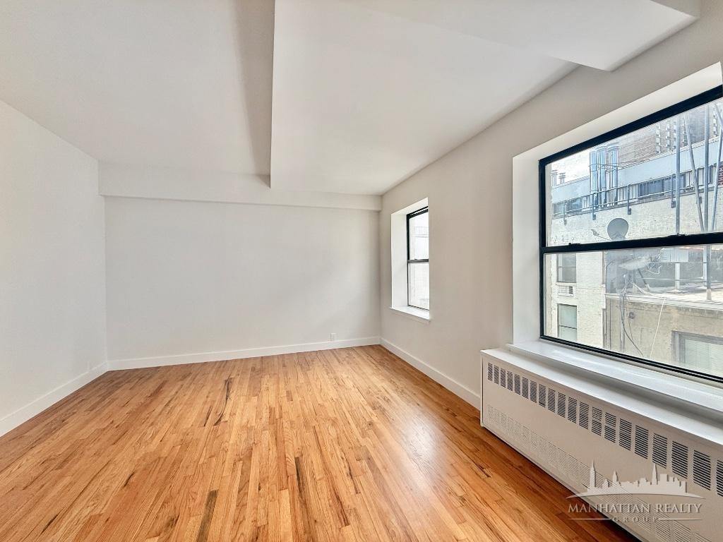 E 12th St - Photo 2