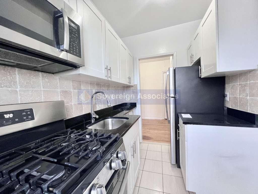 20 Magaw Place - Photo 4