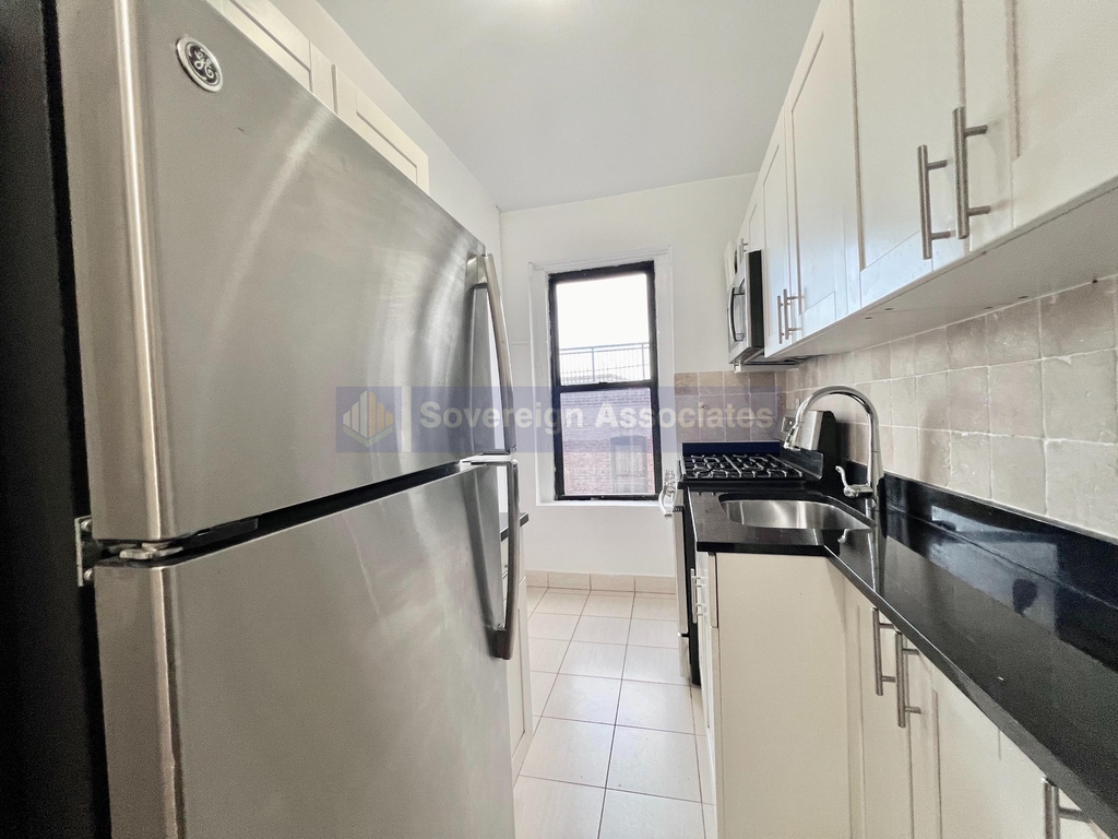20 Magaw Place - Photo 3