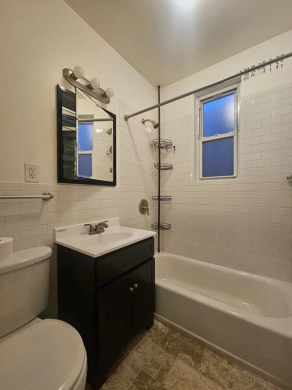 Astoria 47th street - Photo 6