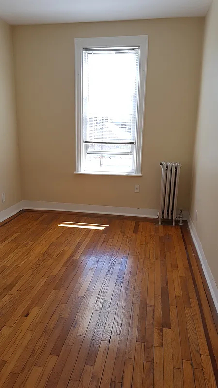 Astoria 47th street - Photo 4