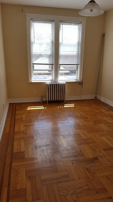 Astoria 47th street - Photo 3