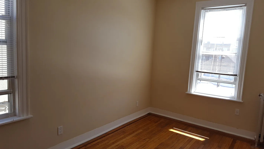 Astoria 47th street - Photo 5