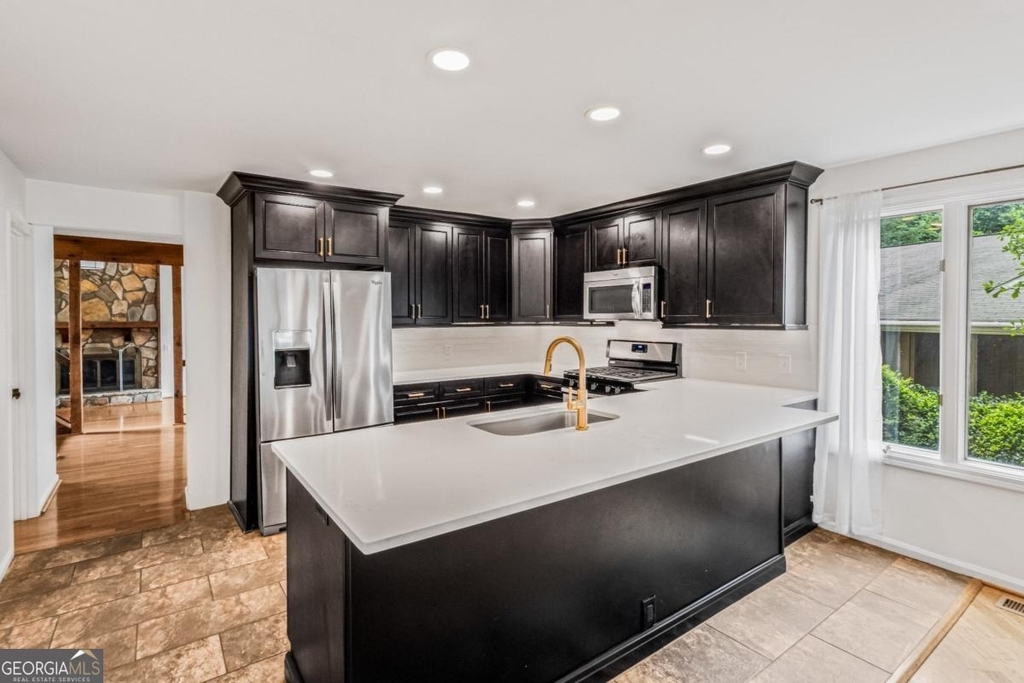 1016 Muirfield Drive - Photo 3