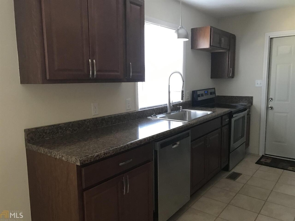 131 Pineview Drive - Photo 2