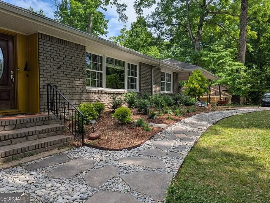 2511 Clairmont Road Ne - Photo 2