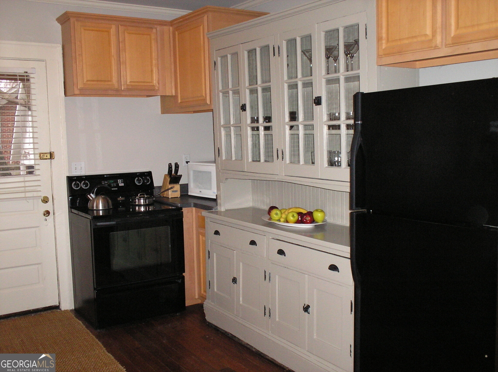 1098 Los Angeles Avenue - Photo 1