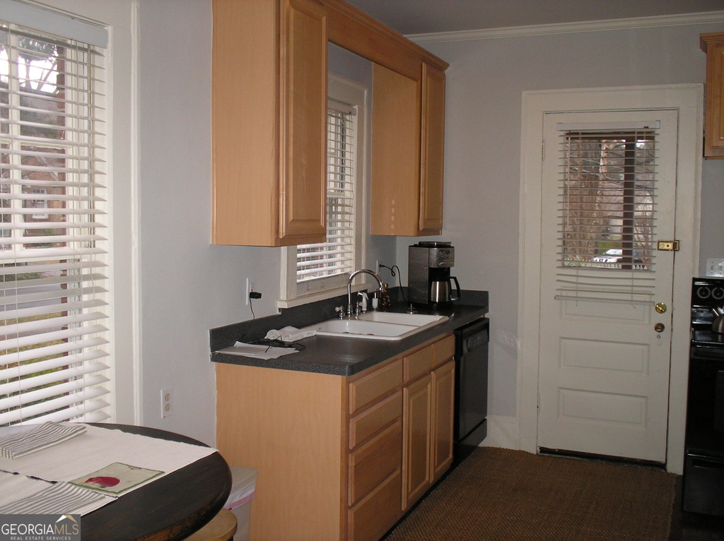1098 Los Angeles Avenue - Photo 2