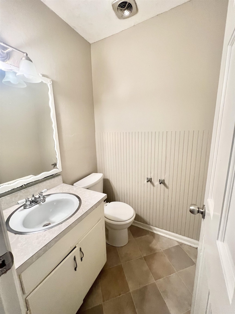 300 Springdale Drive - Photo 2