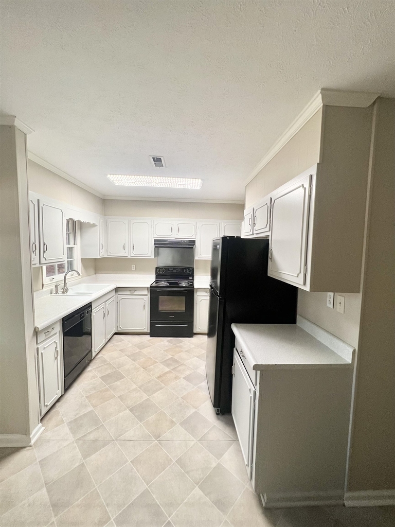 300 Springdale Drive - Photo 5