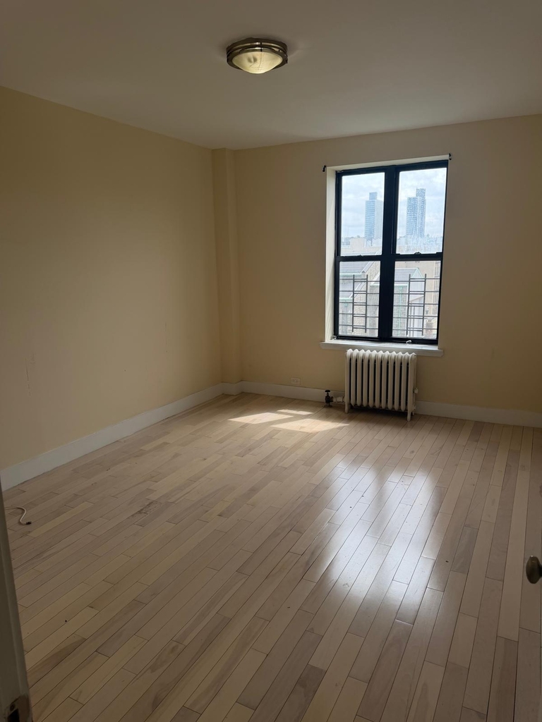 West 188th Street - Photo 8