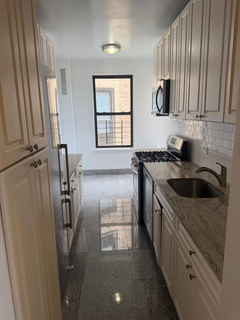 West 188th Street - Photo 0