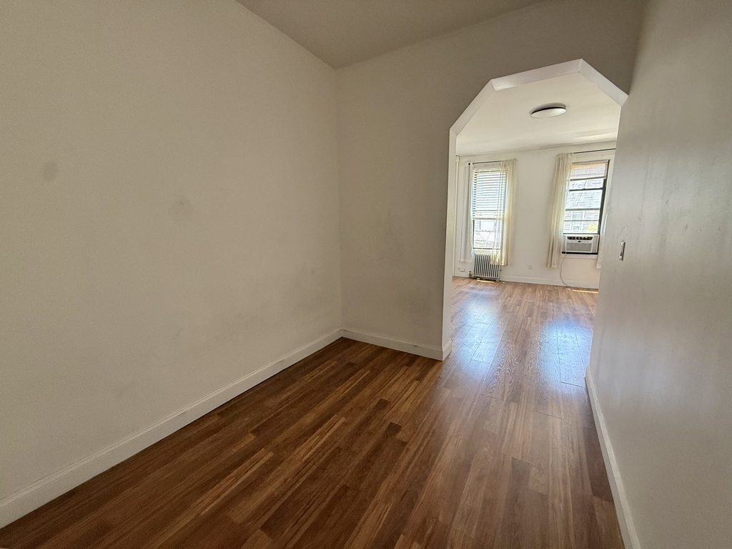 293 Wyckoff Ave - Photo 2