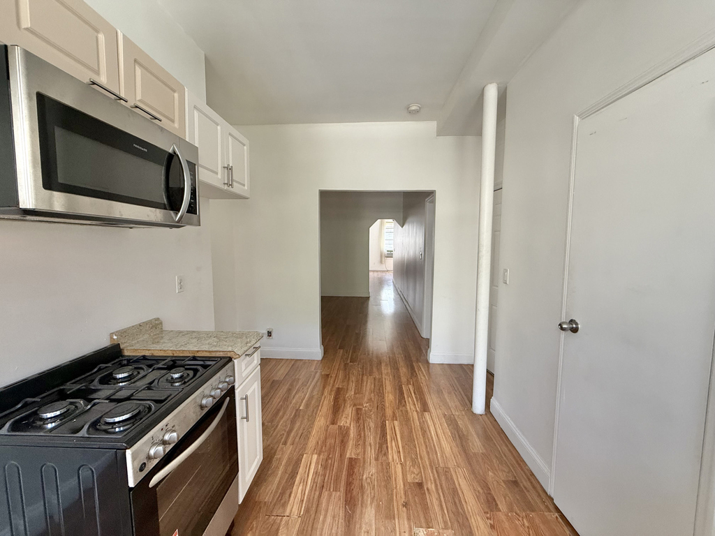 293 Wyckoff Ave - Photo 0