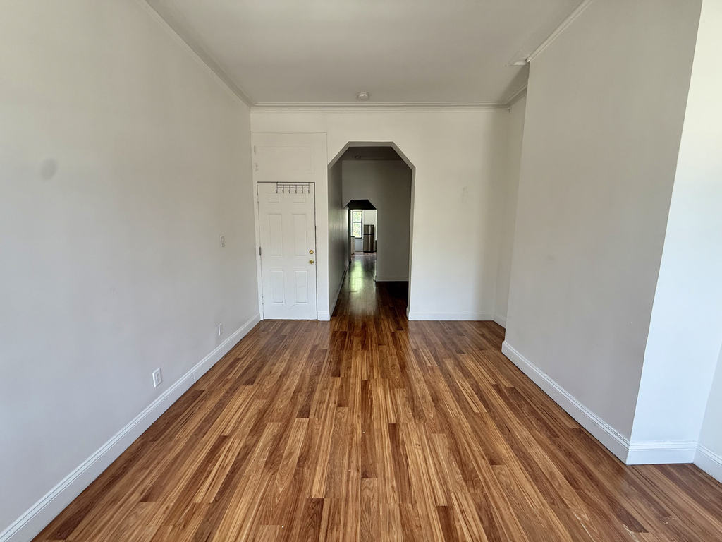 293 Wyckoff Ave - Photo 4