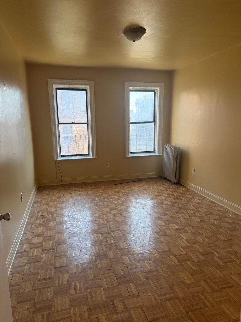 West 176th Street - Photo 7