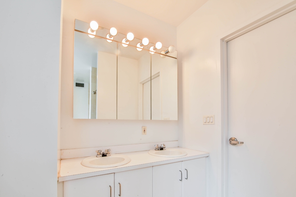 135 William Street - Photo 6