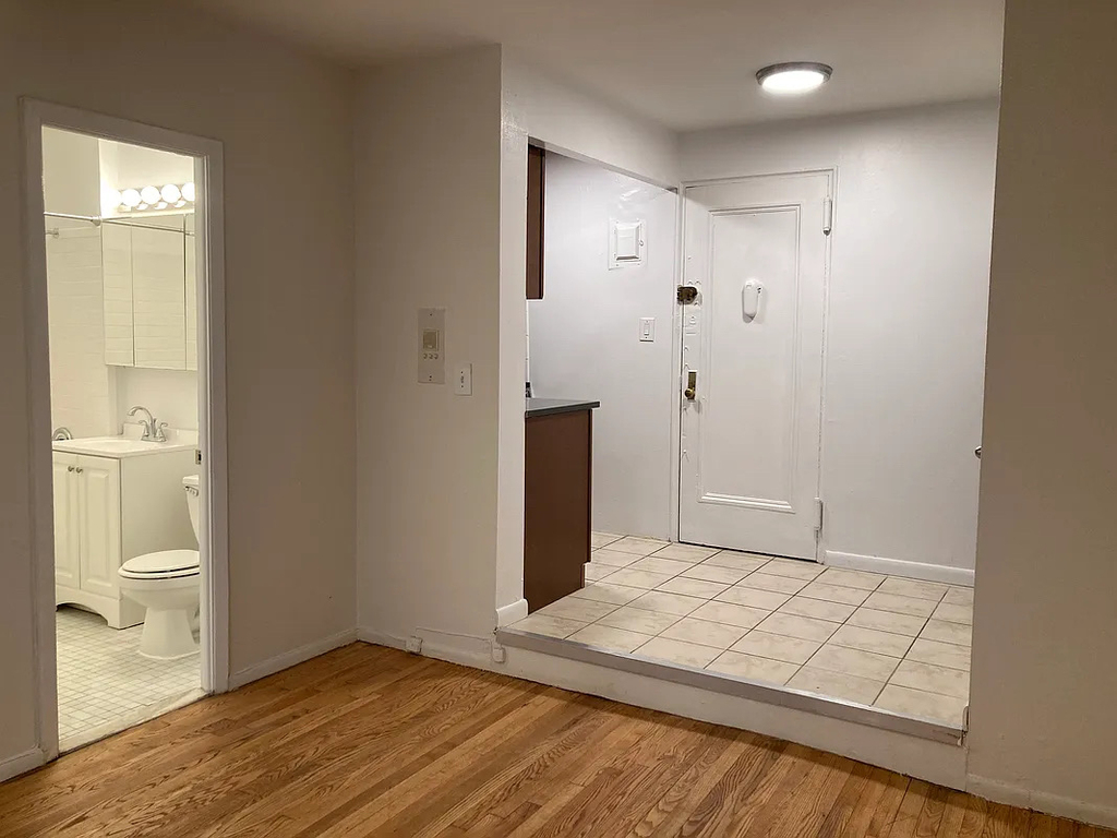 270 West 25th Street - Photo 6