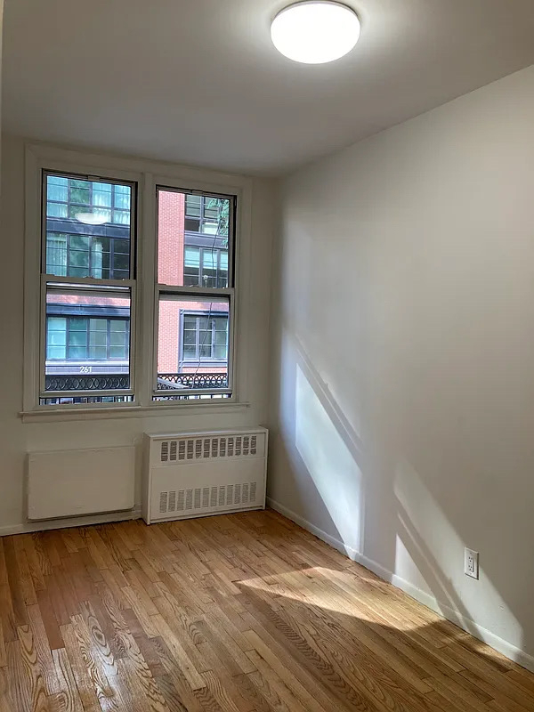 270 West 25th Street - Photo 3