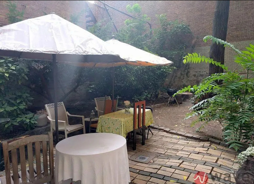 270 West 25th Street - Photo 10
