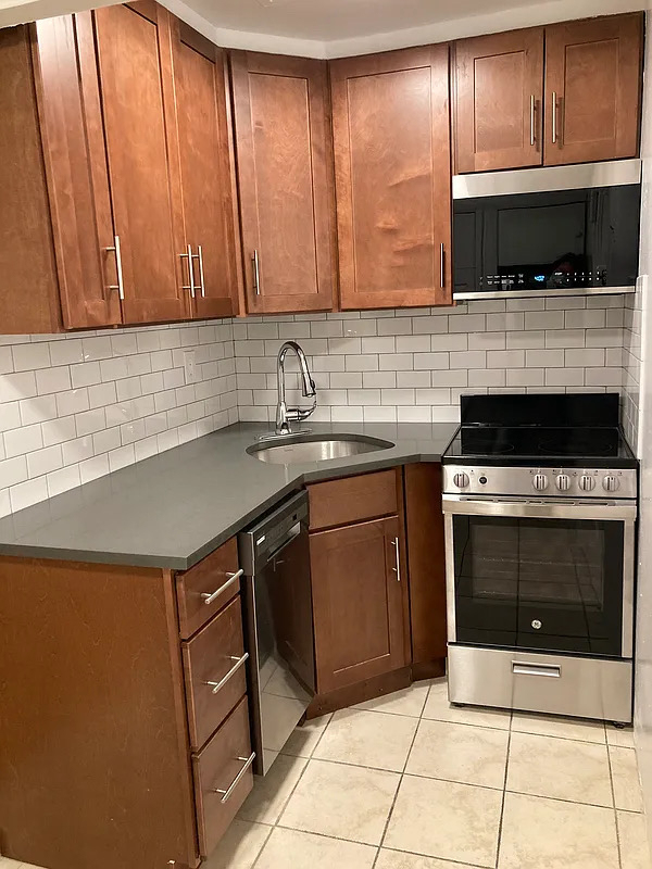 270 West 25th Street - Photo 5