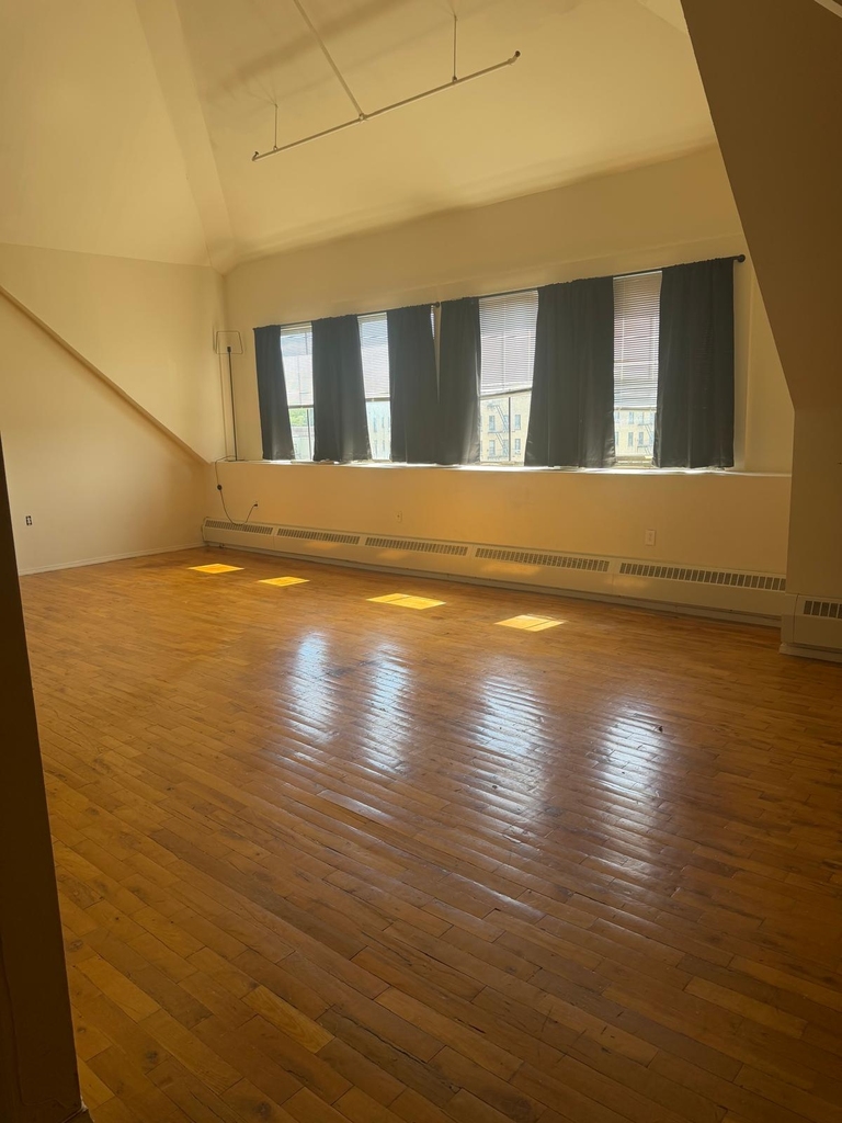 McLean Avenue - Photo 2