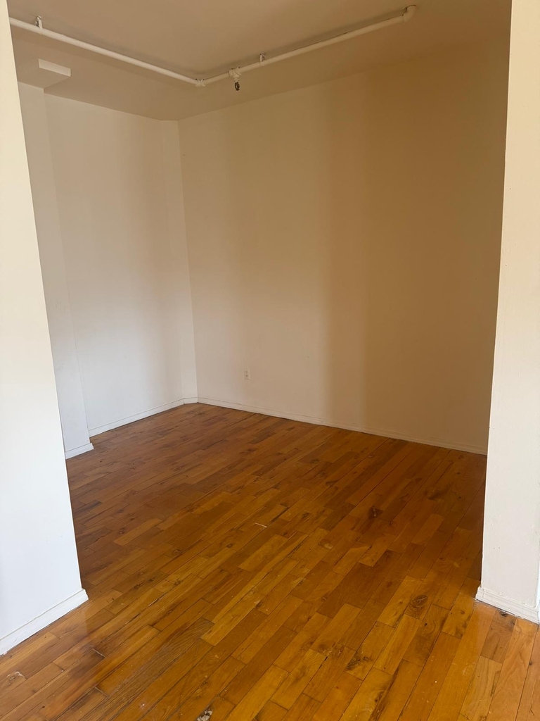 McLean Avenue - Photo 5