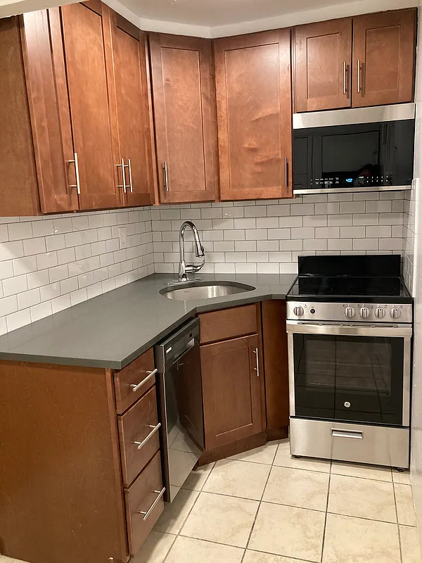 260 West 24th Street - Photo 5
