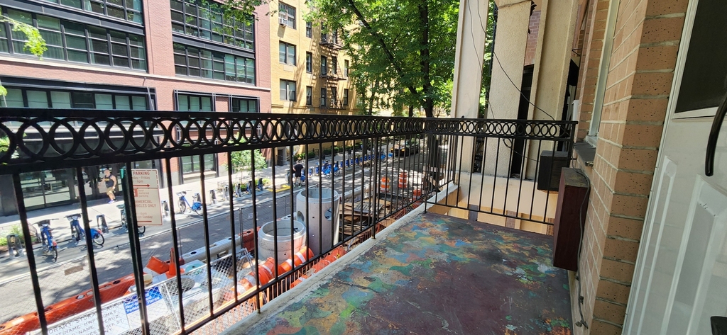 260 West 24th Street - Photo 2