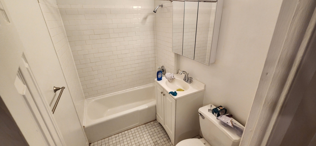 260 West 24th Street - Photo 10