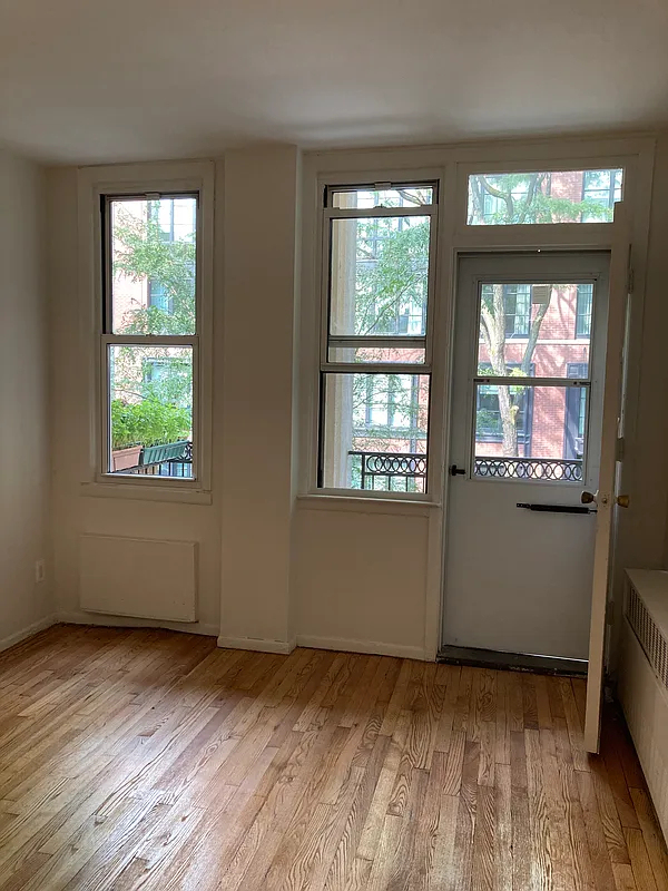 260 West 24th Street - Photo 1
