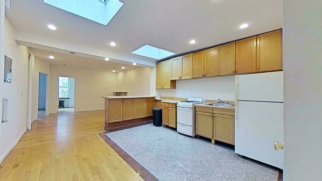 322 2nd Avenue - Photo 2