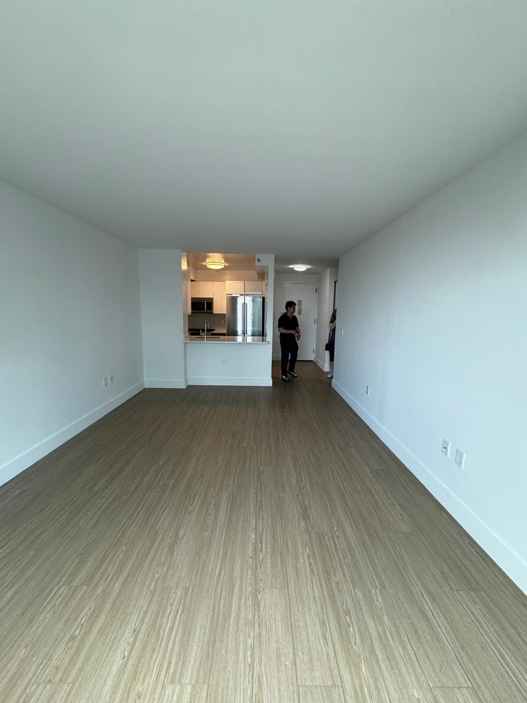 Center Boulevard - Photo 2