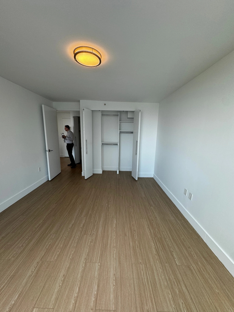 Center Boulevard - Photo 8