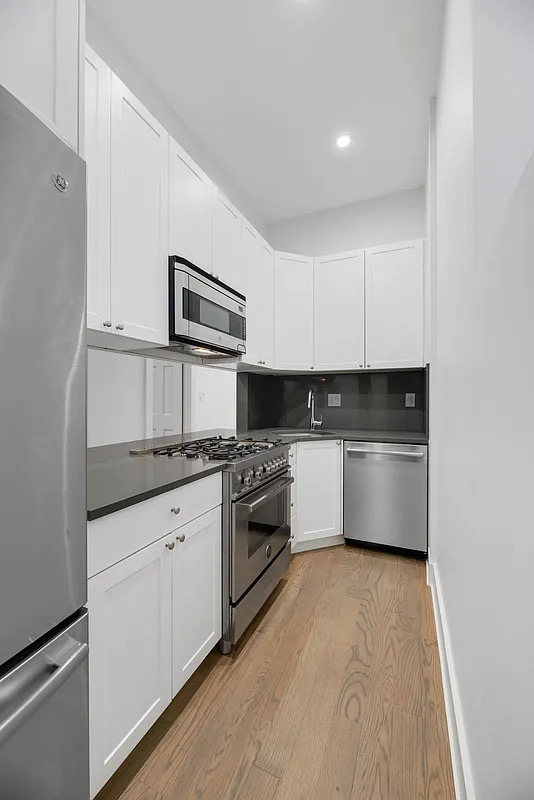 121 Madison Avenue - Photo 1