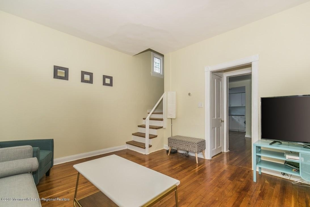 105 Webb Avenue - Photo 5