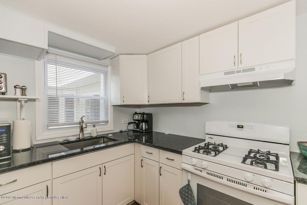 105 Webb Avenue - Photo 9