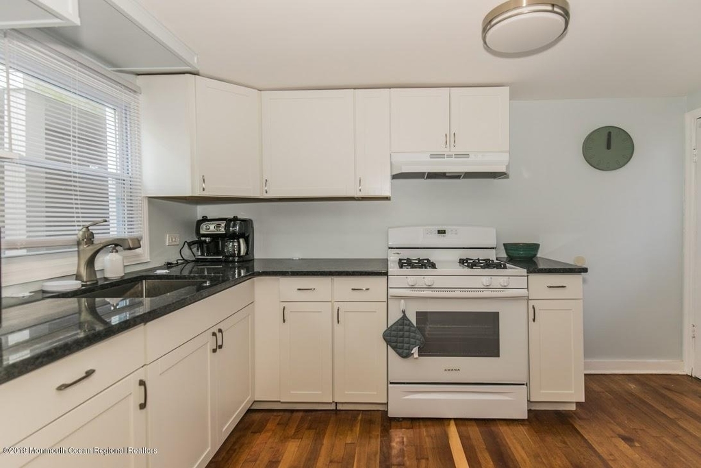 105 Webb Avenue - Photo 10