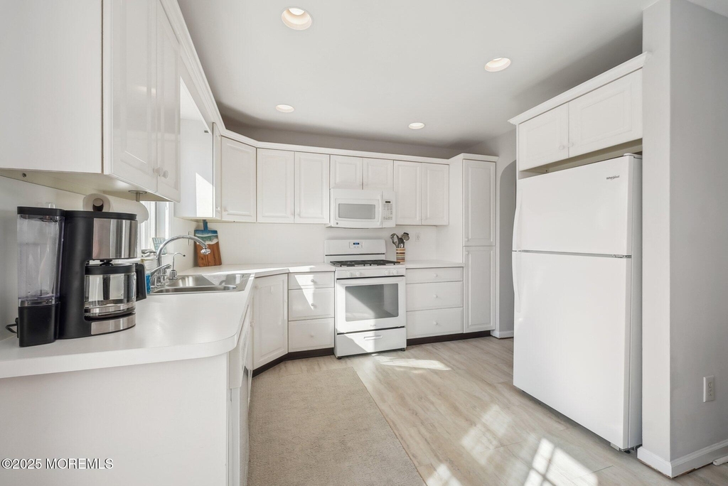 202 Yale Avenue - Photo 2