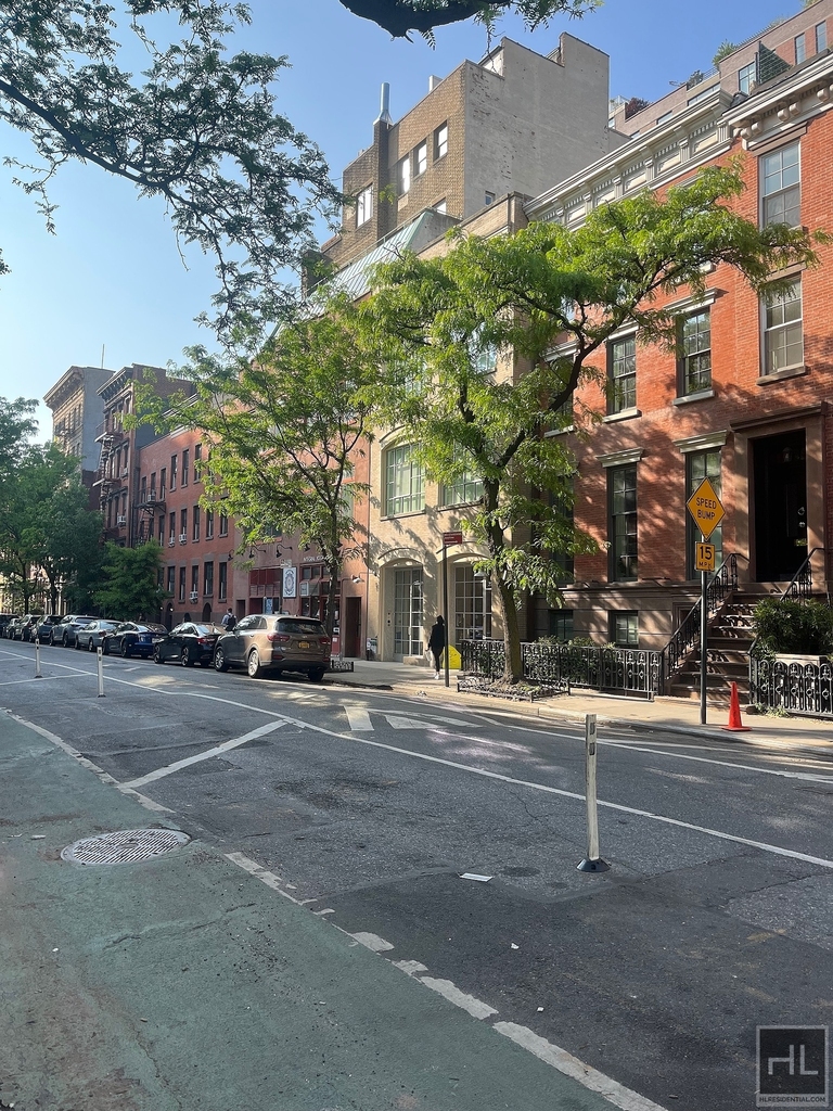 Jane St - Photo 2