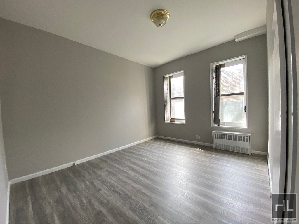 East 100th Street - Photo 3